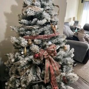Christmas tree 🎄 pallets Available